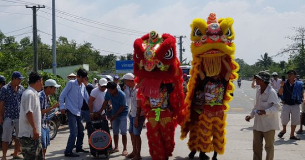 BOT Sóc Trăng: Nhóm người tổ chức múa lân mừng xả trạm