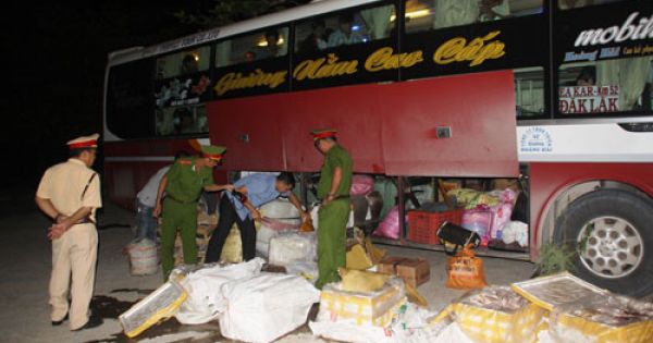Hà Tĩnh: Bắt quả tang 200kg thịt thối trên xe khách giường nằm đi Đà Nẵng