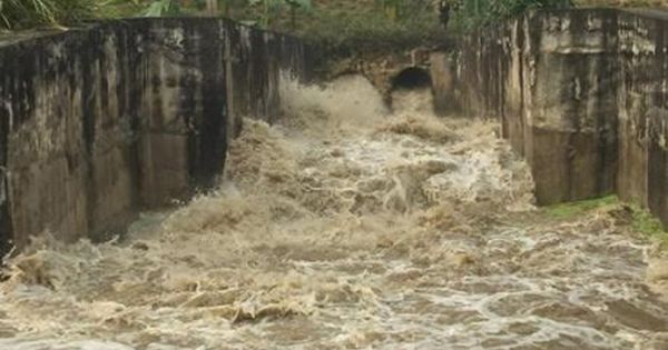 Vỡ cửa xả đáy hồ chứa bùn thải Apatit Lào Cai