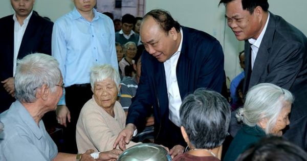 Thủ tướng: Không để gia đình nào thiếu cơm, lạt muối dịp Tết