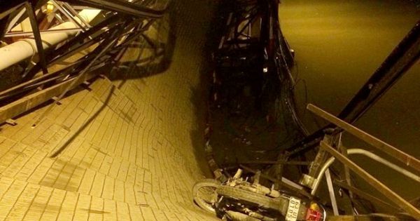 Sập cầu Long Kiển huyện Nhà Bè, xe tải, xe máy đổ nhào