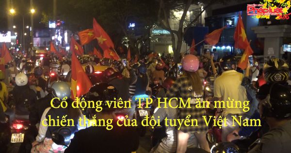 TPHCM : Quên ngủ mừng chiến thắng U23