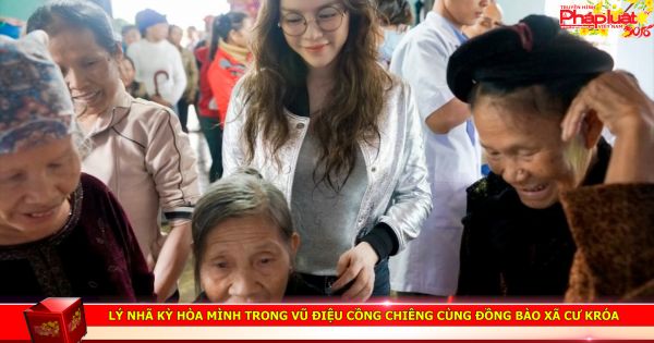 Lý Nhã Kỳ hòa mình trong vũ điệu cồng chiêng cùng đồng bào xã Cư Króa