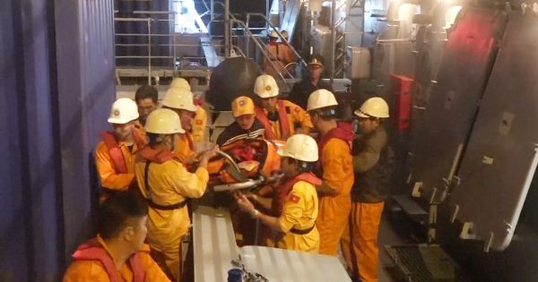 Cứu sống thuyền viên tàu QP 98955 TS nguy kịch trên biển