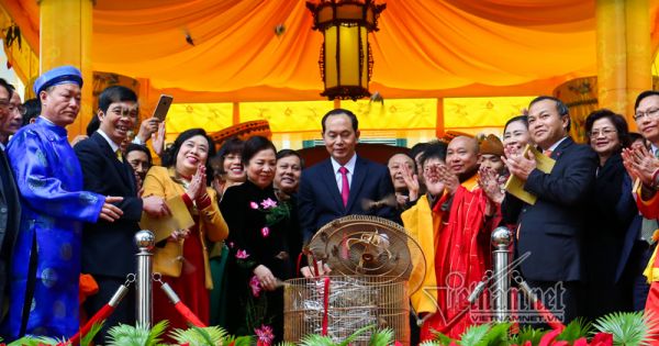 Chủ tịch nước cùng kiều bào thả cá tiễn ông Táo