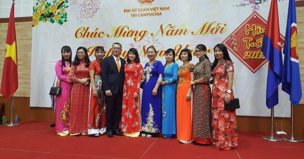 Ấm áp mừng Xuân Mậu Tuất 2018 tại Đại Sứ Quán Việt Nam ở Campuchia.