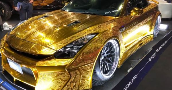 Mãn nhãn với siêu xe được phủ một lớp vỏ bọc toàn bằng 