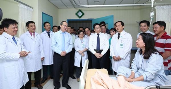 Lãnh đạo TP Hồ Chí Minh thăm, chúc mừng ngày thầy thuốc VN 27-2