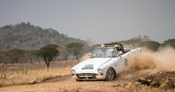 Đoàn xe cổ nhất trên thế giới xuất hiện ở thành phố biển Nha Trang