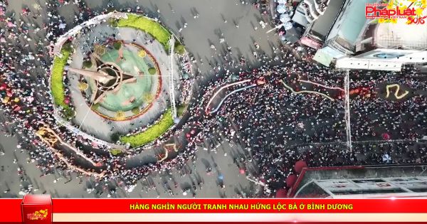 Hàng nghìn người tranh nhau hứng lộc Bà ở Bình Dương