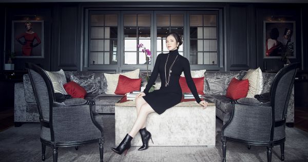 Lý Nhã Kỳ sang chảnh trong căn phòng siêu đắt đỏ Christian Dior Suite