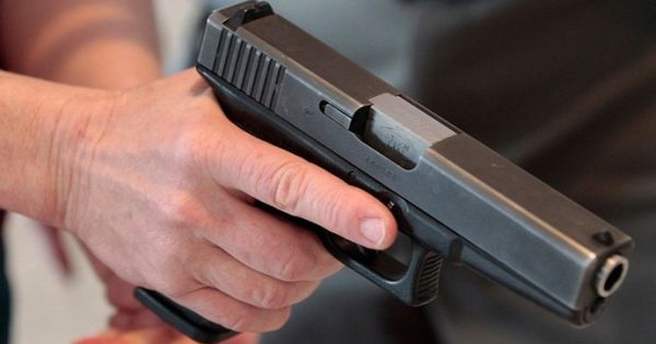 Mỹ: Một vụ tai nạn liên quan đến súng khiến một nữ sinh thiệt mạng