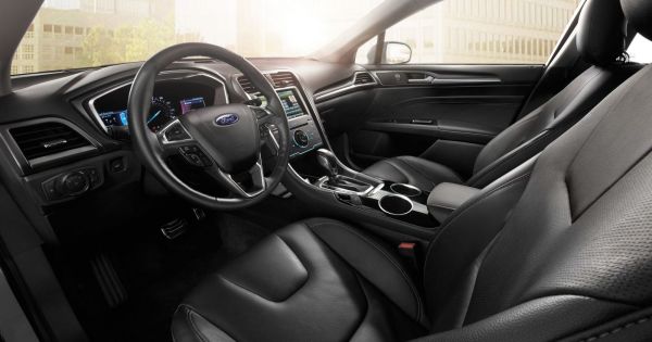 Ford triệu hồi 1,4 triệu xe vì vô lăng lỏng lẻo