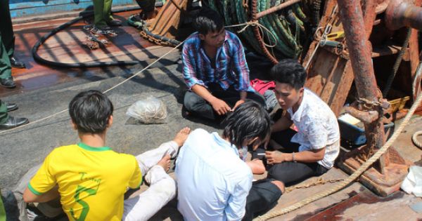 Lo trốn nợ, một chủ tàu bắt, xích trói 4 ngư dân