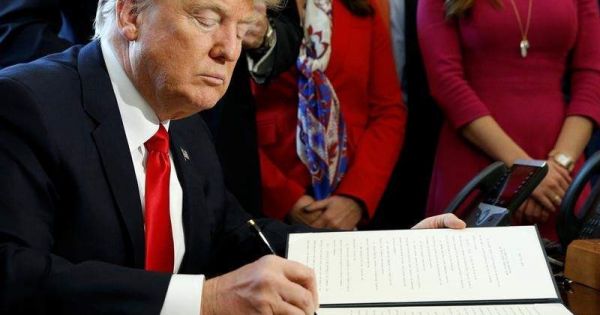 Tổng thống Trump ký sắc lệnh cấm người Mỹ mua tiền ảo Venezuela