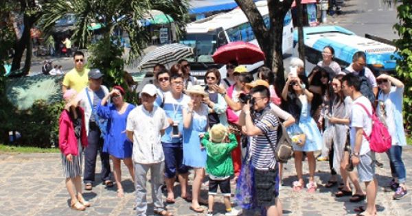 Hướng dẫn viên nước ngoài tung chiêu lách luật