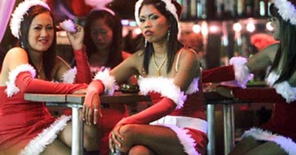 Điểm báo 31/03/2018: 75% mỹ phẩm trên thị trường là hàng giả và hàng lậu; Hợp thức hóa mại dâm, luật sư nói gì?