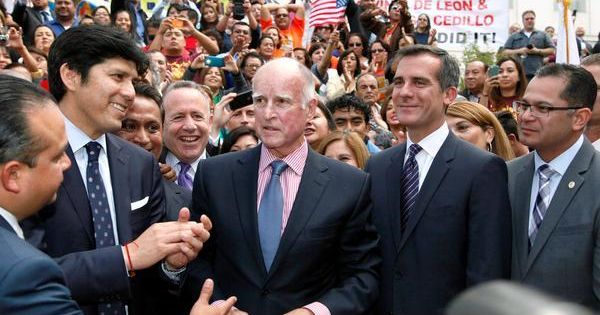 Tổng thống Trump giận dữ thống đốc bang California vì ân xá cho người nhập cư