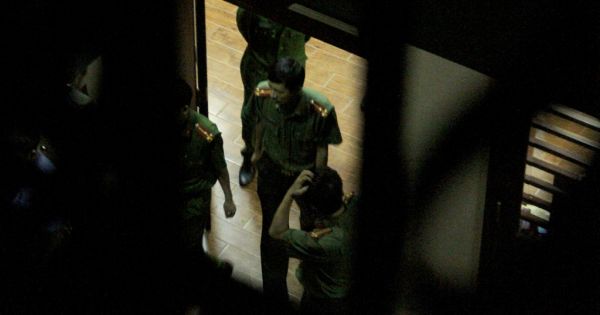 Khám nhà cựu tổng cục trưởng Tổng cục Cảnh sát Phan Văn Vĩnh