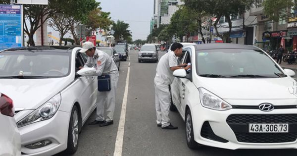 Gặp nhiều bất cập khi thu phí đậu ô tô tự động