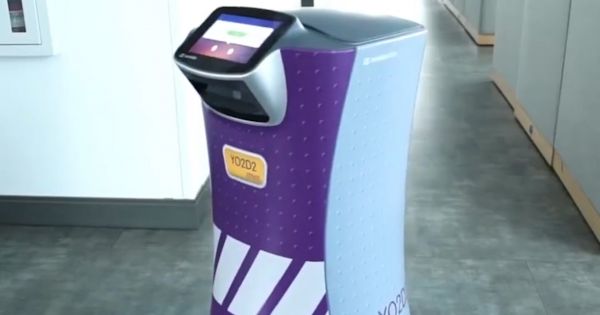 Robot phục vụ khách sạn có khả năng thay thế hoàn toàn con người