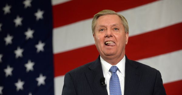 Thượng nghị sĩ Mỹ kêu gọi xóa sổ không quân Syria