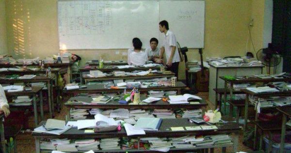 Trường học như trại lính