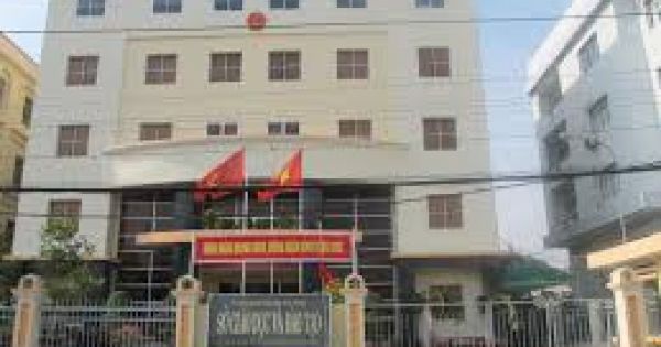 Hiệu trưởng sai phạm lên đến bạc tỉ nhưng chỉ bị khiển trách