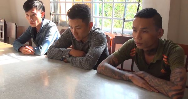 Đề nghị xử lý 03 thanh niên dán giấy quảng cáo trên cột điện và cho vay nặng lãi