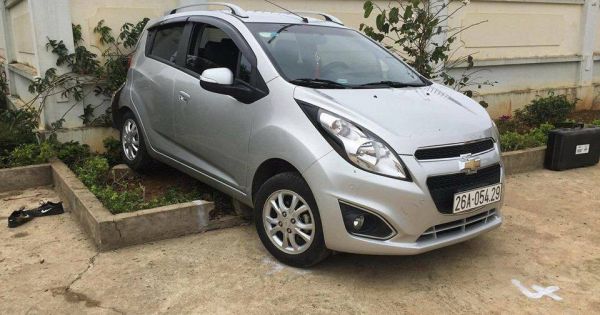 Sơn La: Giáo viên lùi xe trong sân trường chèn chết một học sinh