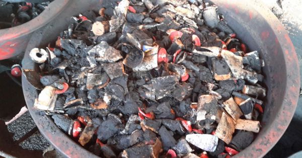 Vụ cà phê trộn lõi pin: Có đủ cơ sở để xử lý hình sự