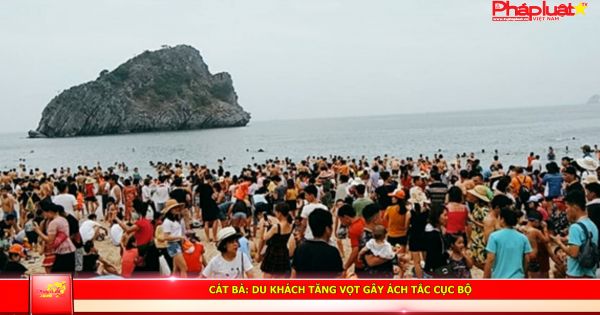 Cát Bà: Du khách tăng vọt gây ách tắc cục bộ