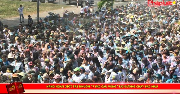 Hàng ngàn giới trẻ nhuộm “7 sắc cầu vòng” tại đường chạy sắc màu