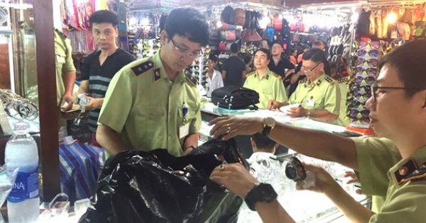 Điểm báo 14/05/2018: Chợ Bến Thành: Mua vào vài chục ngàn, bán ra 1,5 triệu