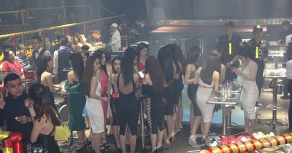 TP HCM: Công an đột nhập quán karaoke hoạt động trái phép