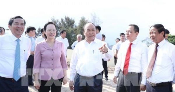 Thủ tướng thị sát, ô tô VinFast dự kiến ra mắt cuối năm 2019