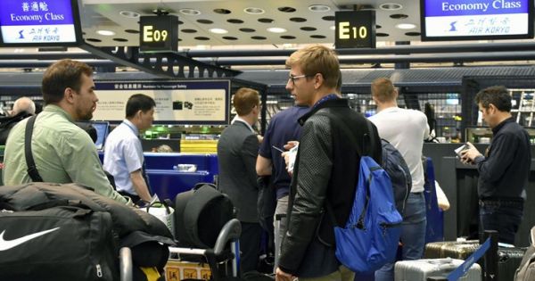 Đoàn phóng viên quốc tế đến Triều Tiên dự lễ đóng cửa bãi thử hạt nhân