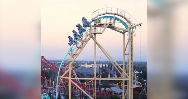Khách la hét khi chơi tàu lượn dốc 95 độ ở Mỹ