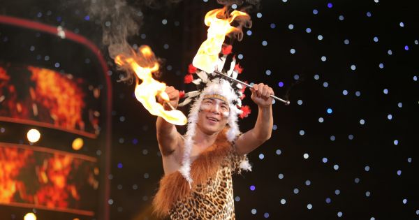 Lý Nhã Kỳ thót tim với thí sinh ăn lửa trên sân khấu