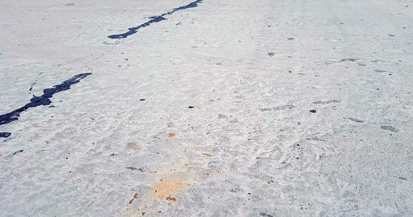 Yên Bái: 100m đường được đổ bê tông mỏng như “tờ giấy”