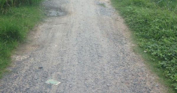 Mạnh thường quân bị công an còng tay vì không xin phép khi làm đường