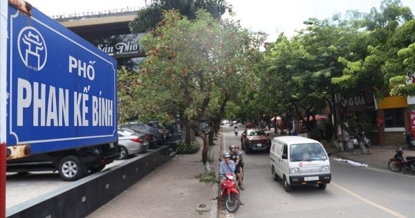 Hà Nội huy động hơn 100 người tháo dỡ công trình trái phép trên “đất vàng”