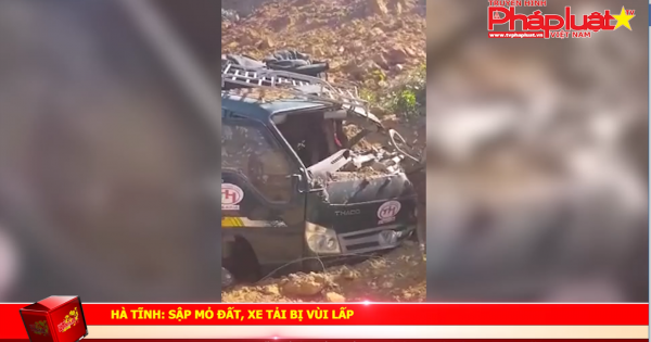 Hà Tĩnh: Sập mỏ đất, xe tải bị vùi lấp