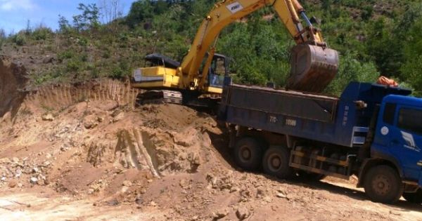 Cà Mau: Yêu cầu kỷ luật nghiêm chủ tịch xã để xảy ra tình trạng bán đất mặt trái phép