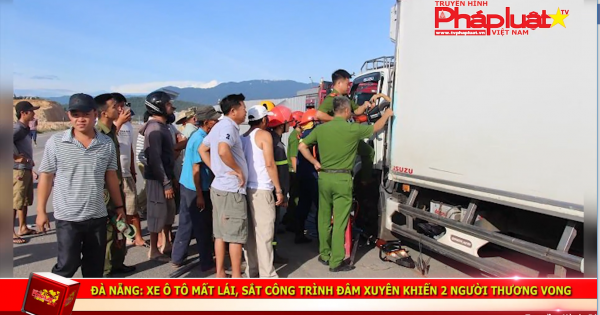 Đà Nẵng: Xe ô tô mất lái, sắt công trình đâm xuyên khiến 2 người thương vong