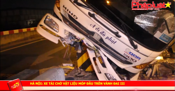 Hà Nội: Xe tải chở vật liệu móp đầu trên vành đai III