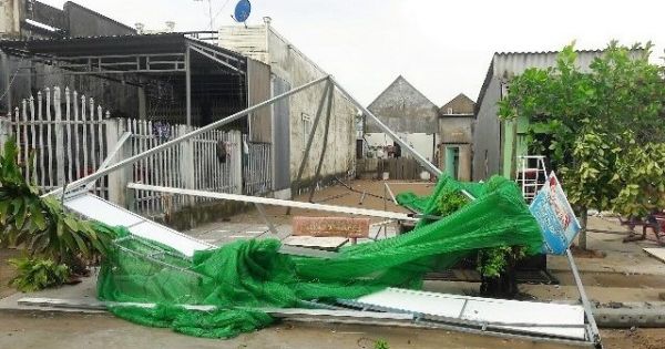 Hơn 100 nhà dân ở Cà Mau hư hại chỉ trong 2 ngày giông lốc