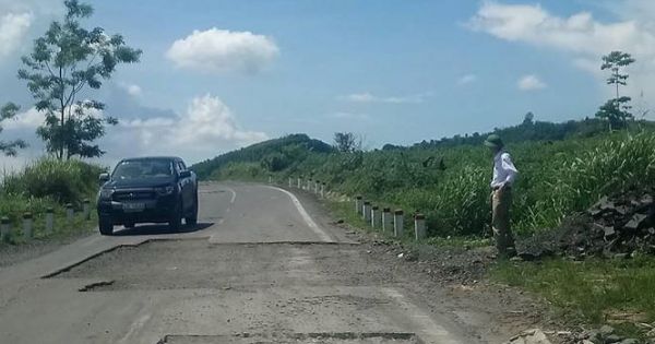 Hoạt động hơn 1 năm, đường Trường Sơn Ðông đã hỏng nặng