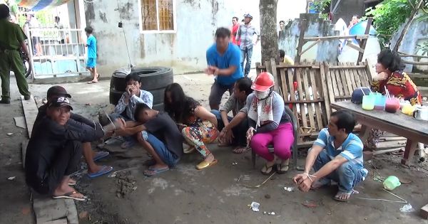 Kiên Giang – Liên tiếp triệt xóa 02 tụ điểm đánh bài và cá độ bóng đá tạm giữ 31 đối tượng