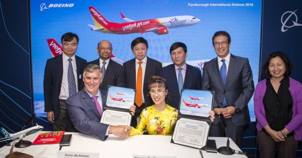 Anh triển lãm hàng không quy mô lớn